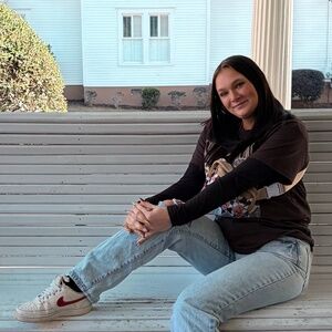 Meet your Posher, Cassandra